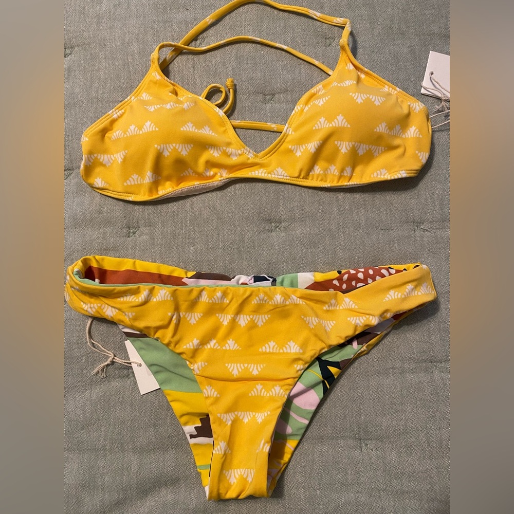 Carve Designs bikini with reversible bottoms, NWT
